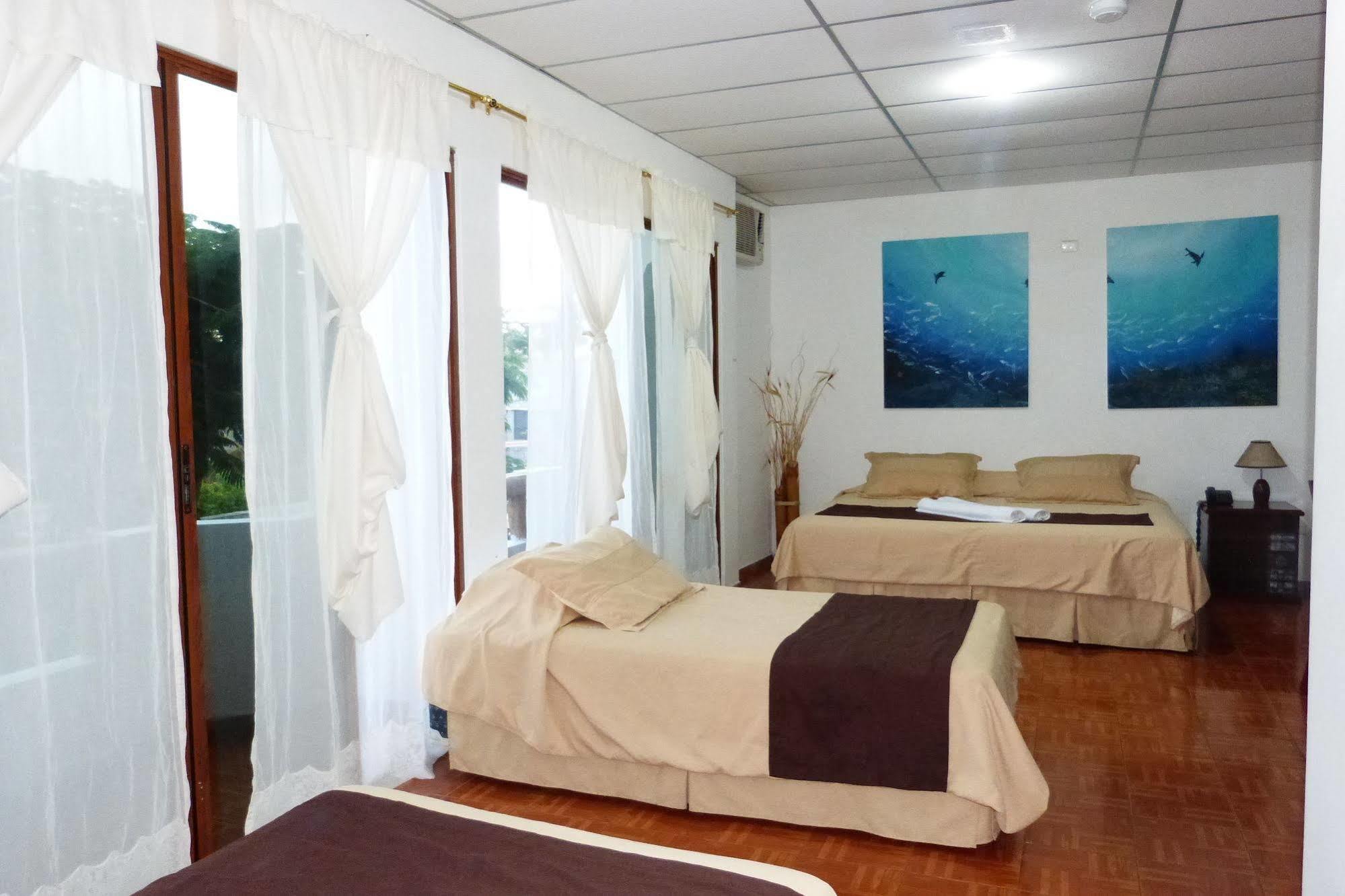 Galapagos Islands Hotel Пуерто Айора Екстериор снимка